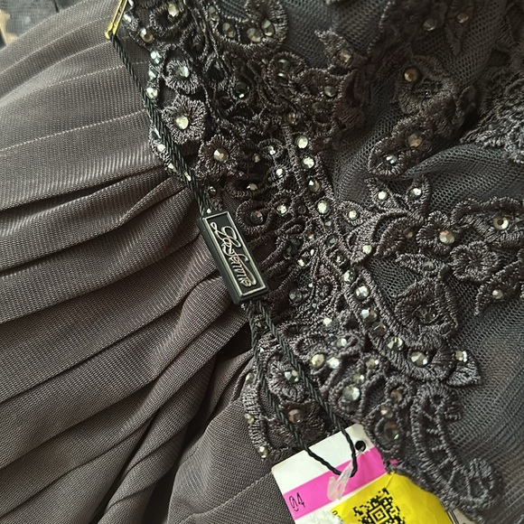 La Femme Ruched Twist Column Gown size 14 - Picture 8 of 9